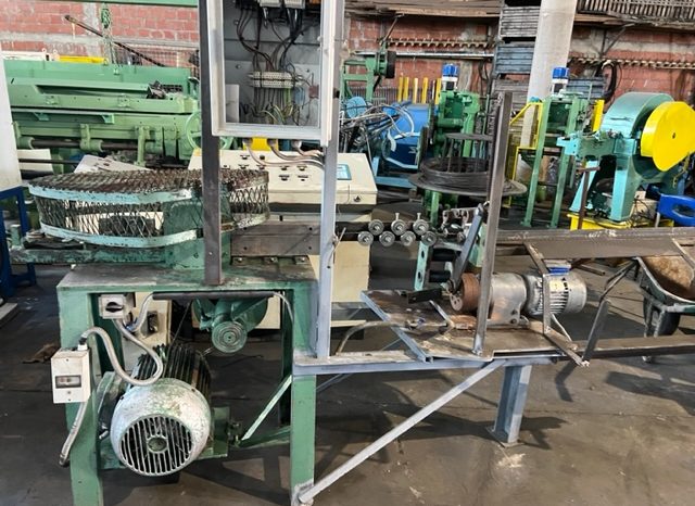 
								Weaving looms/Crimping machine full									