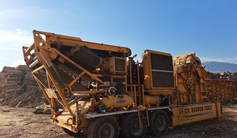 
								MAGNUM Wood chipper full									